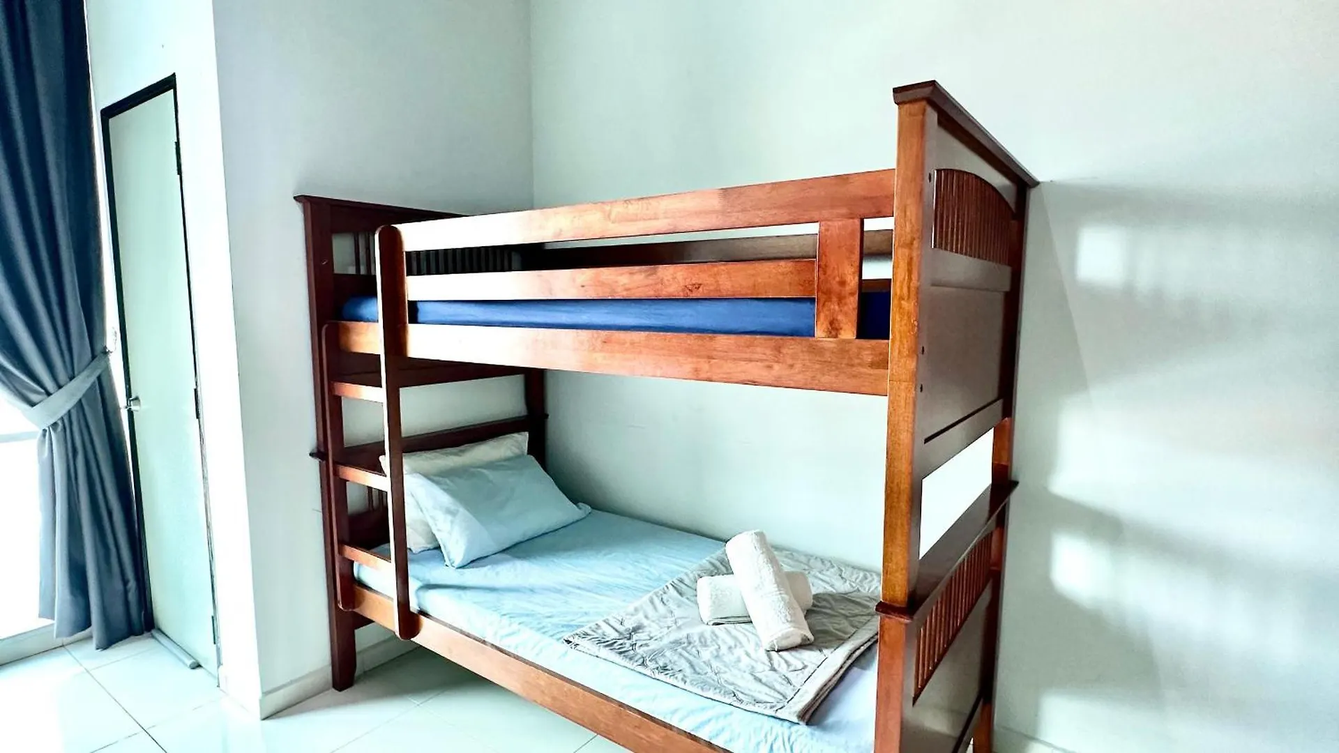 Apartment 2Br Lively City View Family Suite#Airport Bayan Lepas Malaysia