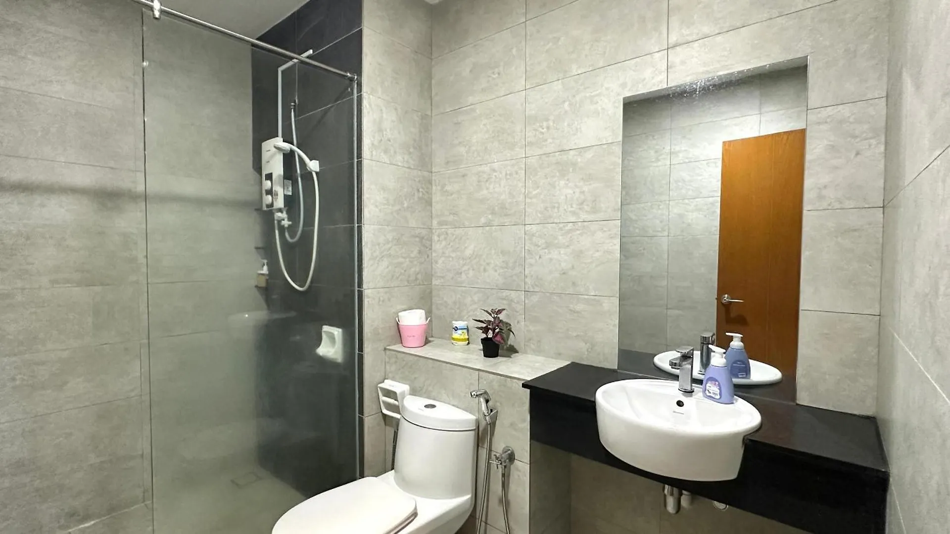 2Br Lively City View Family Suite#Airport Bayan Lepas 0*,