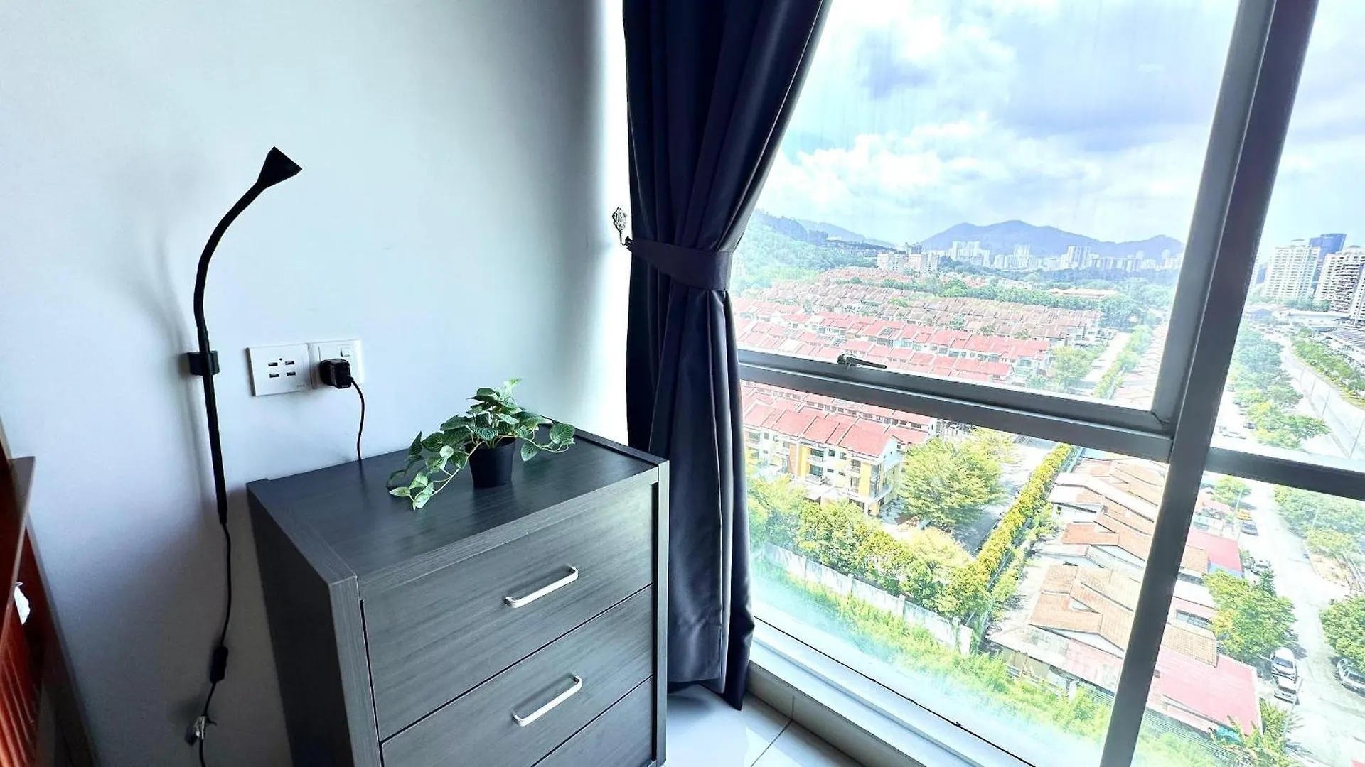 Apartment 2Br Lively City View Family Suite#Airport Bayan Lepas